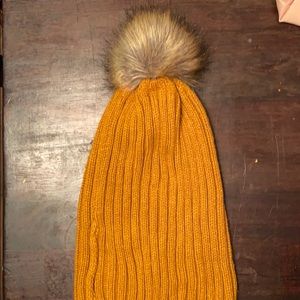 Beanie with faux fur Pom